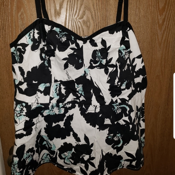 Torrid Peplum top in size 3. - Picture 4 of 4